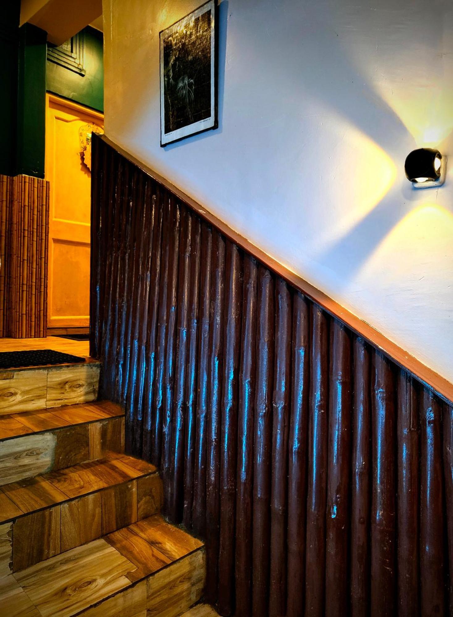 דרג'ילינג Hidden Monkey Backpackers Darjeeling, Batasia מראה חיצוני תמונה