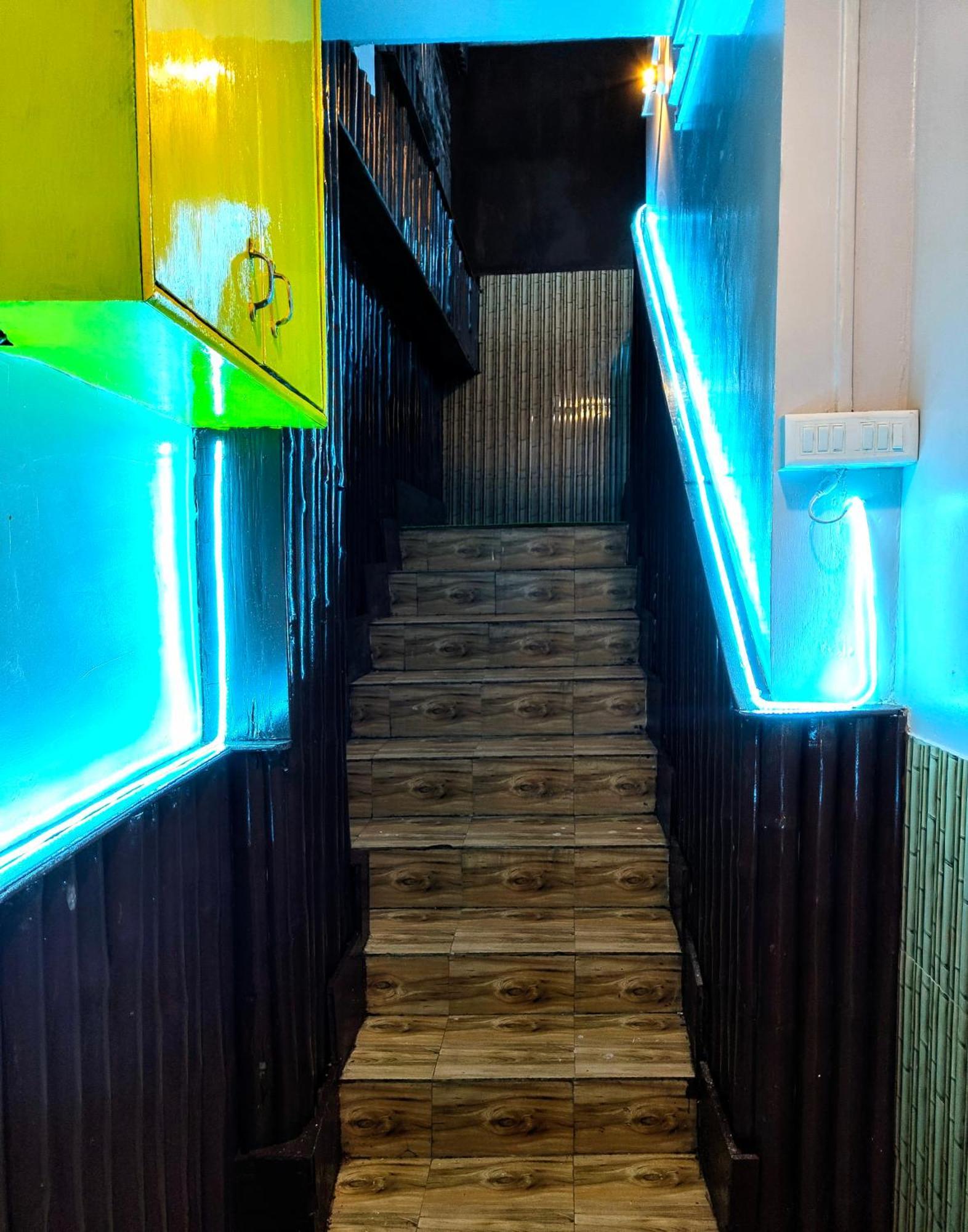 דרג'ילינג Hidden Monkey Backpackers Darjeeling, Batasia מראה חיצוני תמונה