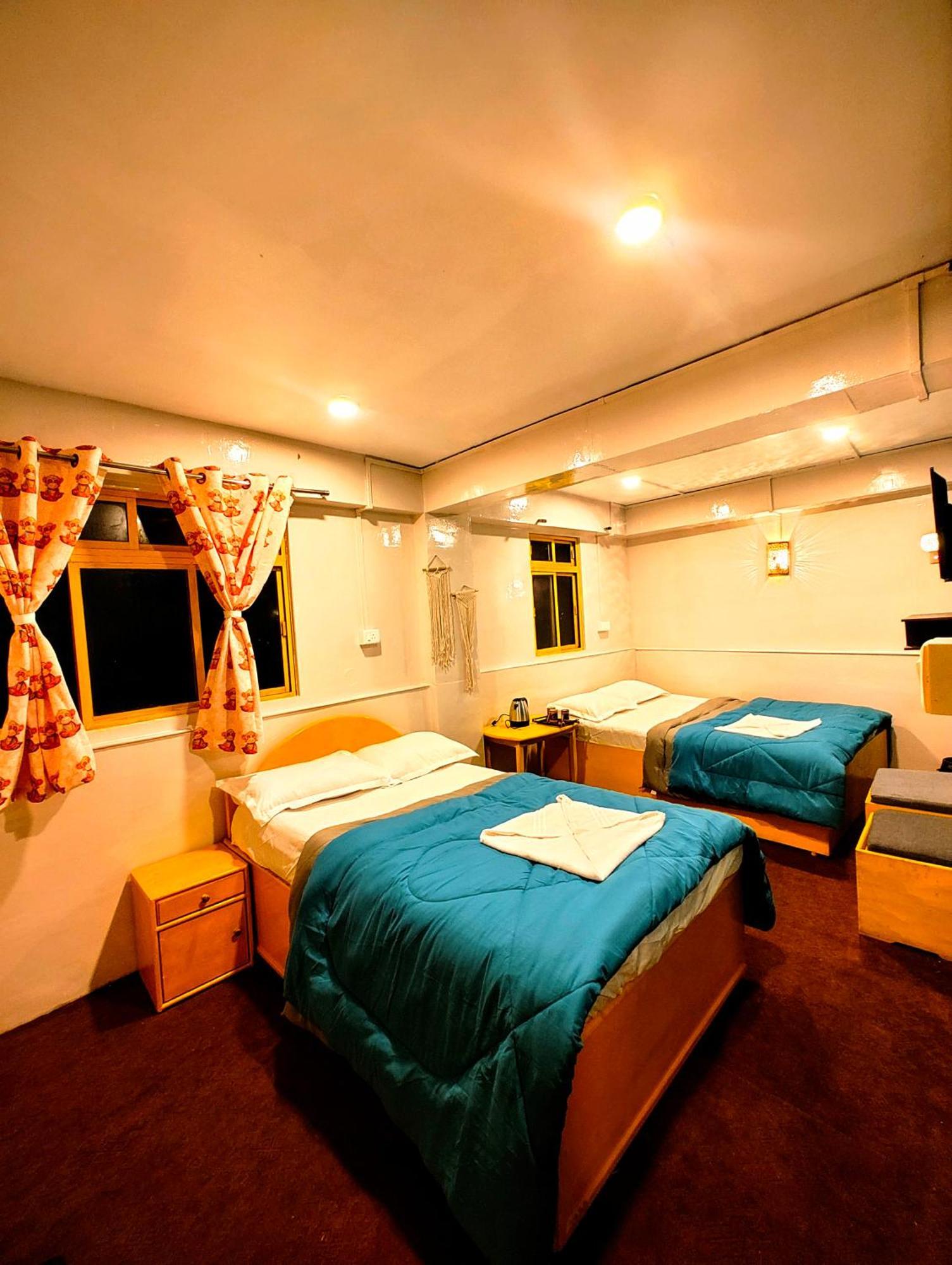 דרג'ילינג Hidden Monkey Backpackers Darjeeling, Batasia מראה חיצוני תמונה