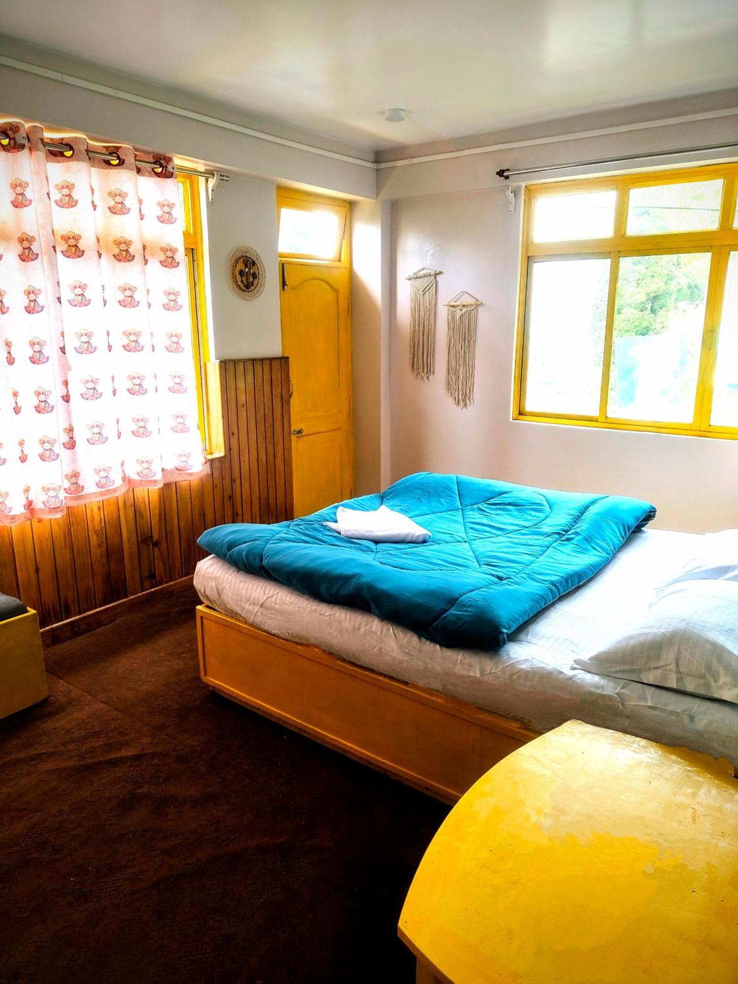 דרג'ילינג Hidden Monkey Backpackers Darjeeling, Batasia מראה חיצוני תמונה